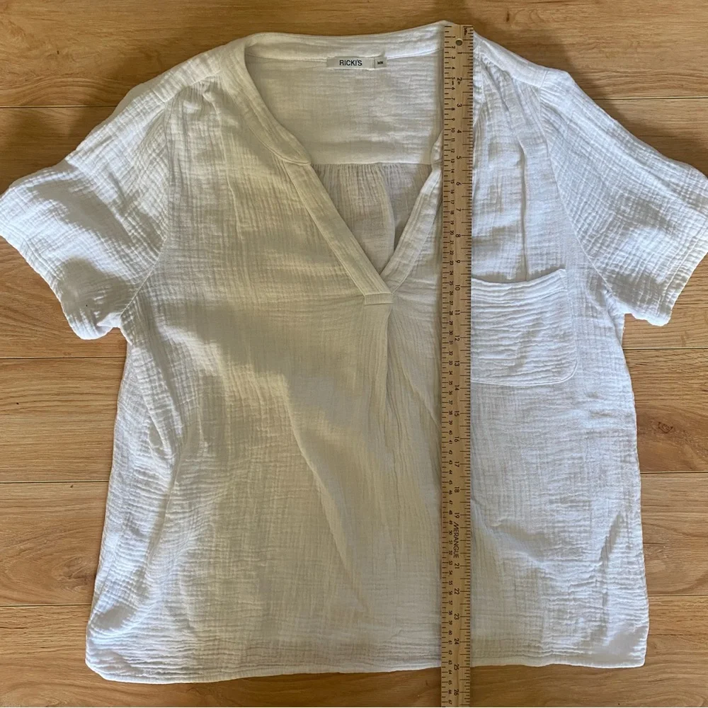 Ricki's Crinkle Gauze V-Neck Blouse - Picture 10 of 12